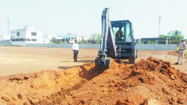 अवैध प्लाटिंग पर चला बुलडोजर