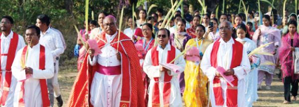 खजूर रविवार पर निकाली शोभायात्रा