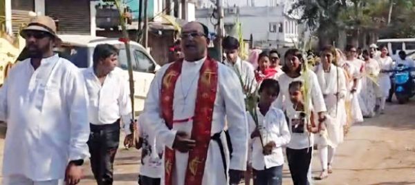 खजूर रविवार पर निकाली रैली