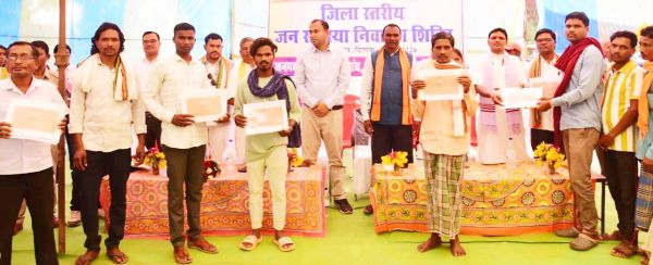 जामगांव में 59 किसानों को वितरित की डिजिटल किसान किताब