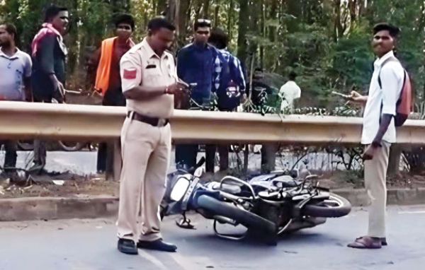 बाइकें भिड़ीं, एक मौत, एक जख्मी