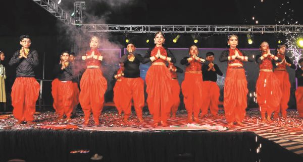 एकेडेमिक हाइट्स पब्लिक स्कूल और बचपन प्ले स्कूल में वार्षिकोत्सव, बच्चों ने मोहा मन