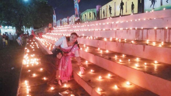 रामनवमी महोत्सव: हजारों दीपों से जगमगाया मैदान , गूंजे जय श्रीराम के जयकारे