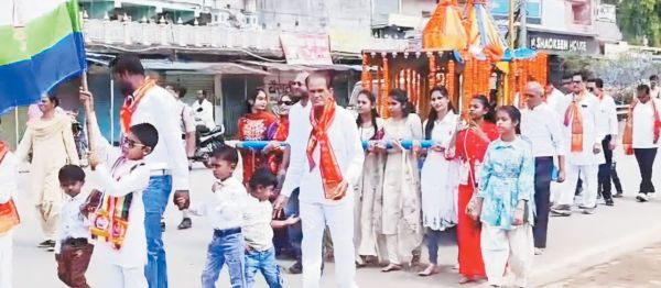 महावीर जयंती पर निकली शोभायात्रा