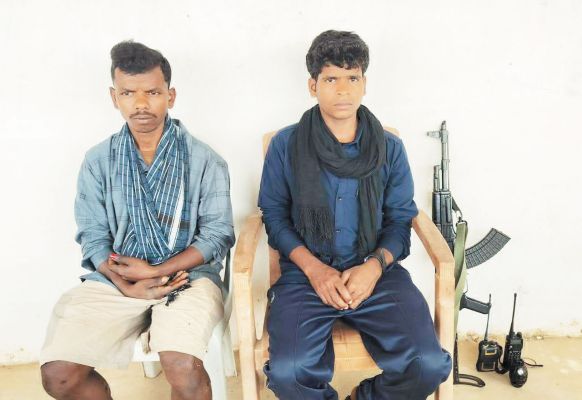 कांकेर में 2 नक्सलियों का समर्पण