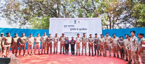 सुकमा में दो इनामी नक्सलियों का समर्पण