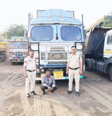 13 टन अवैध कबाड़ पकड़ाया