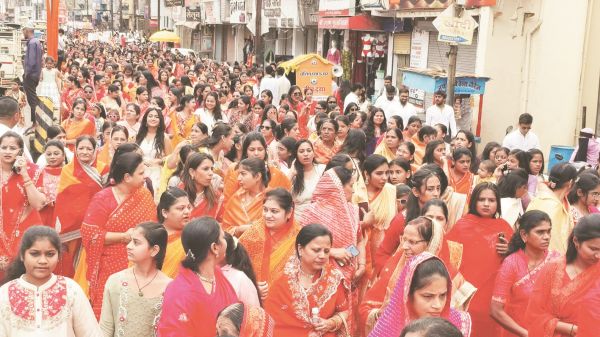 महावीर जन्म कल्याणक महोत्सव पर निकली शोभायात्रा