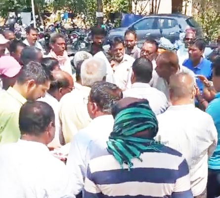 चना बेचने पैसे और शराब मांगने का आरोप,भड़के किसान, तब हुई खरीदी