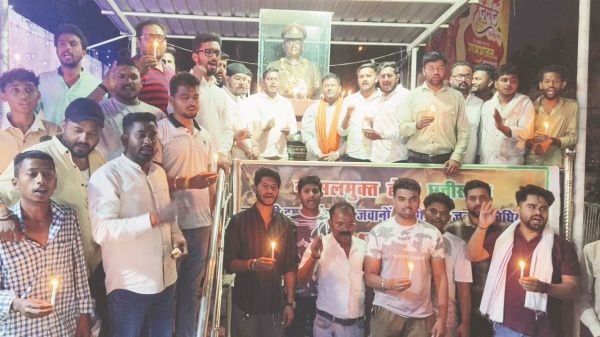 भाजयुमो ने शहीदों को दी श्रद्धांजलि