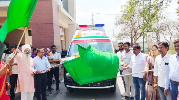 गरियाबंद में 6 नई एंबुलेंस को मिली हरी झंडी