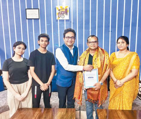 भाजपा नेता देवांगन ने हीरानंद का किया सम्मान