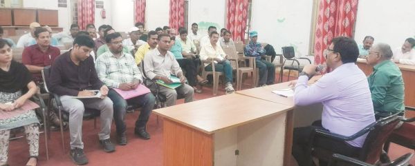 शत-प्रतिशत वसूली का लक्ष्य लेकर करें कार्य, आयुक्त ने ली राजस्व विभाग की बैठक