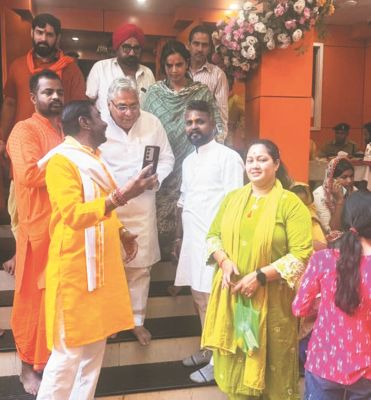 हनुमान जयंती पर अरुण वोरा ने मंदिरों में की पूजा-अर्चना