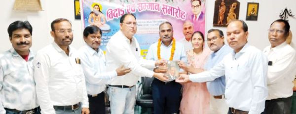  नवोदय विद्यालय के प्राचार्य चेलक को दी विदाई