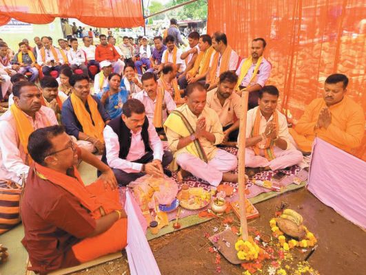 लोहण्डीगुड़ा मण्डल में हनुमान जन्मोत्सव पर अटल सदन भवन का भूमिपूजन