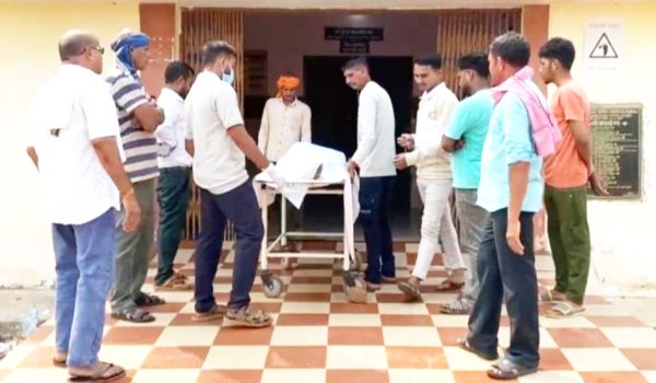  तेज रफ्तार ट्रक से टकराकर युवक की मौत