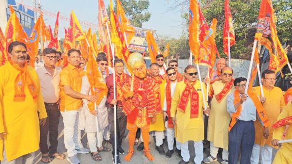 हनुमान जन्मोत्सव पर भव्य निशान यात्रा