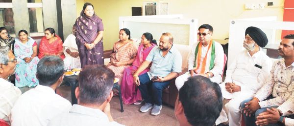 राज्यसभा सांसद फूलोदेवी नेताम का कुरुद में जोशीला स्वागत