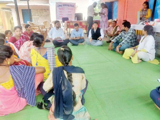 कलेक्टर ने राजस्व पखवाड़ा शिविरों का किया निरीक्षण