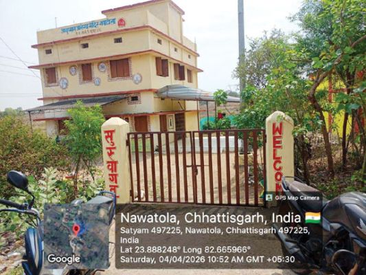  नवाटोला उप-स्वास्थ्य केंद्र में लटका मिला ताला