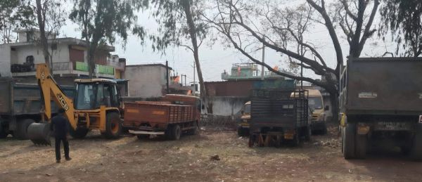 अवैध खुदाई: जेसीबी सहित 5 वाहन जब्त