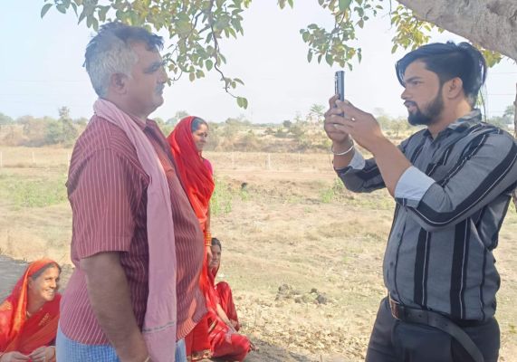 ऑनलाइन हाजिरी को लेकर मजदूरों की शिकायत