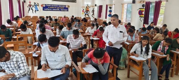 नवकिरण अकादमी में प्रतियोगी परीक्षा का मार्गदर्शन टेस्ट