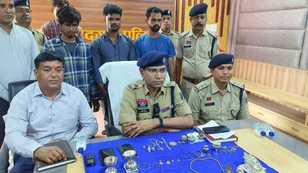 चाकू की नोक पर चोरी, गिरोह पकड़ाया