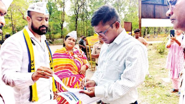बिजली दर वृद्धि के विरोध में आप का प्रदर्शन, ज्ञापन सौंपा