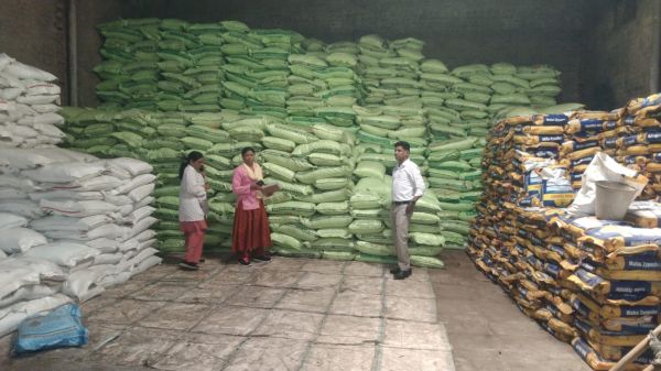 खाद-दवा दुकानों में दबिश,  9 केन्द्रों में विक्रय प्रतिबंध, नोटिस