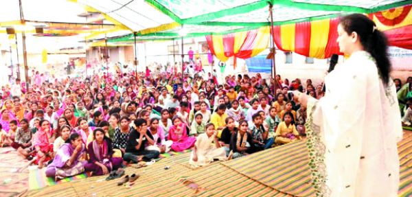 देवी जस झांकी प्रतियोगिता में शामिल हुईं जिपं अध्यक्ष