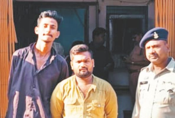 हथियार लहरा कर दी थी जान से मारने की धमकी, 2 बंदी