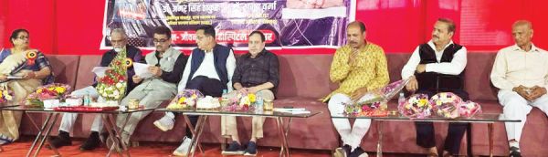 ‘कोरोना से मुकाबला: मात्र उपचार नहीं, एक शोध’ पुस्तक का विमोचन