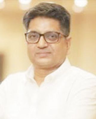  निखिल ने एलआईसी के ग्लैक्सी क्लब में बनाई जगह