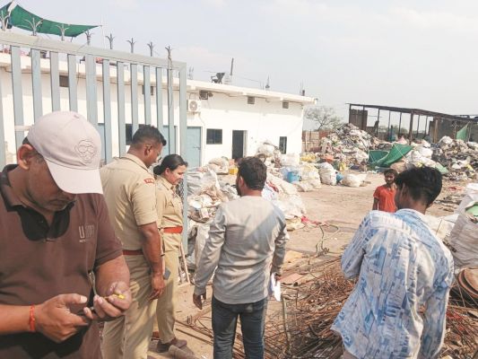 7 दुकानों से 32 लाख का कबाड़ जब्त