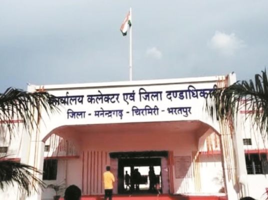 जंगल की जमीन को निजी बताकर बेचने का मामला, प्रशासन सख्त