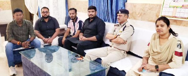 मुख्यमंत्री के दौरे से पहले युवा कांग्रेस नेता नजरबंद, काला झंडा दिखाने की थी तैयारी