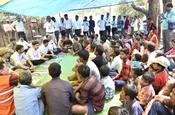 पैरी पखना गांव में कलेक्टर की चौपाल