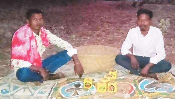 मेले में जुआ खेलते वीडियो फैला, दो आरोपी गिरफ्तार