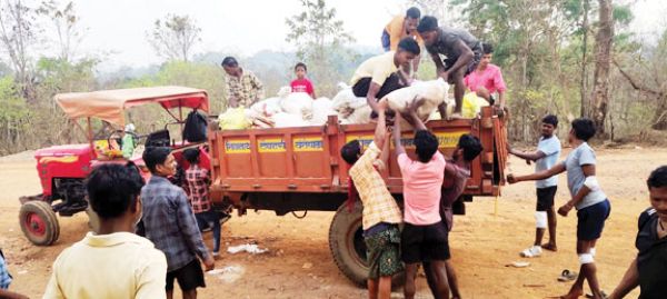 अबूझमाड़ में ‘चावल की जंग’ थमने की कगार पर, गांव-गांव तक पहुंच रही राशन व्यवस्था