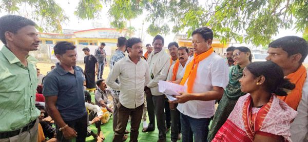 दो दशक बाद इंद्रावती के जंगलों में लोकतंत्र की दस्तक, पूर्व मंत्री गागड़ा का ऐतिहासिक दौरा