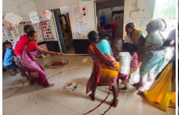 पीढिय़ों का अनमोल संगम, खेल उत्सव में  बुजुर्गों के साथ खिलखिला उठा बचपन