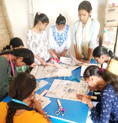 शाला त्यागी किशोरी बालिकाओं को आत्मनिर्भर बनाने सिलाई प्रशिक्षण