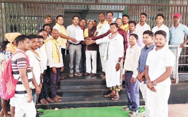 बस्तर के विस्थापितों की घर वापसी से लेकर स्थानीय भर्ती तक, सर्व आदिवासी समाज ने सीएम के नाम सौंपा ज्ञापन