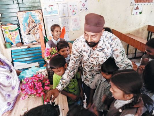 अल्पसंख्यक मोर्चा अध्यक्ष ने बच्चों संग मनाया जन्मदिन