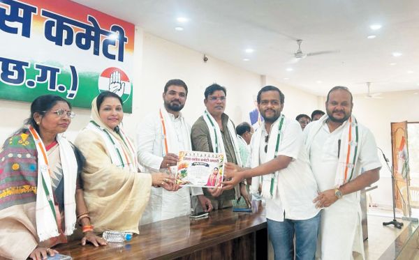 धमतरी जिला कांग्रेस के शपथ ग्रहण में तीनों सीट जीतने का संकल्प