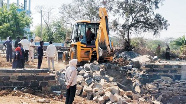 सरकारी जमीन अतिक्रमणमुक्त, ग्रामीणों में खुशी का माहौल