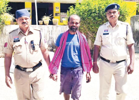 घर में घुसकर महिला से छेड़छाड़, गिरफ्तार