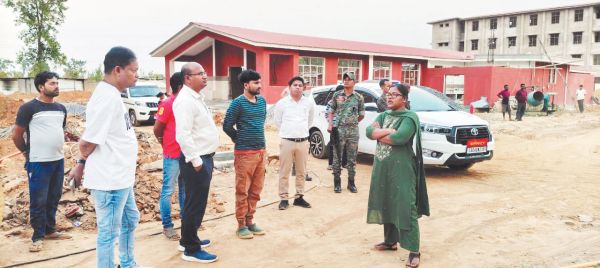 कलेक्टर ने नवोदय विद्यालय के नवनिर्मित भवन  का किया निरीक्षण